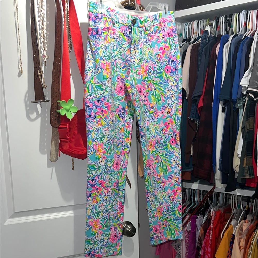 Colorful Lilly Pulitzer pants 🩷